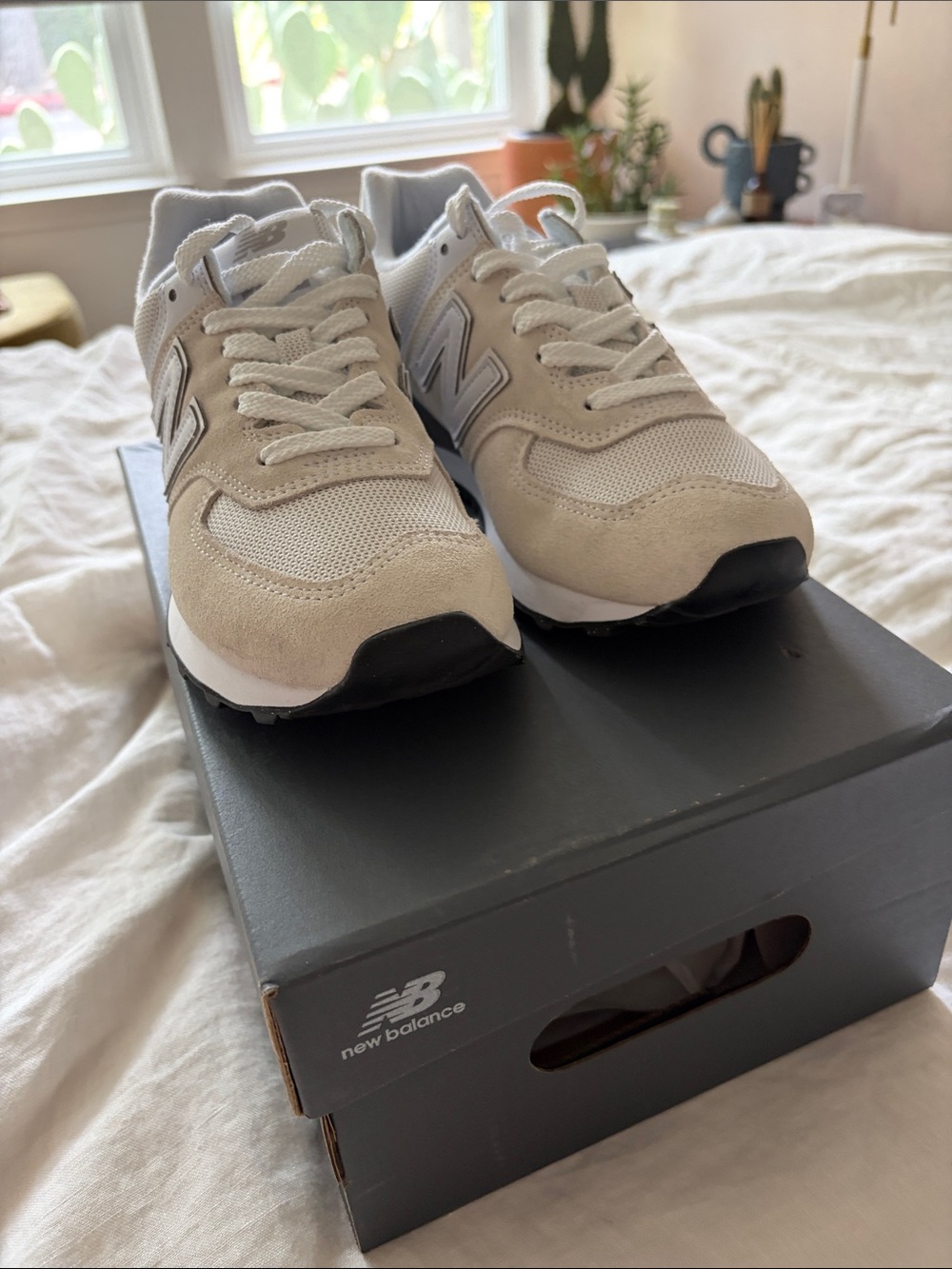 New Balance 574 Core beige, gray white size 7 New with Box - Picture 3 of 8